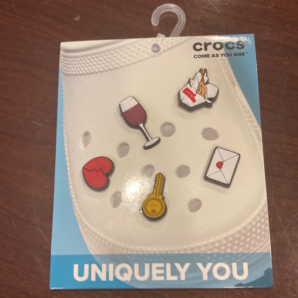 NWT Night in croc charms 5 pack